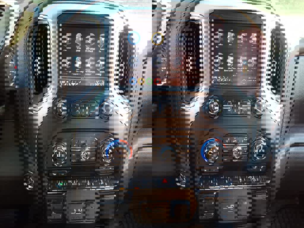 Used 2020 Chevrolet Silverado 1500 RST image 18