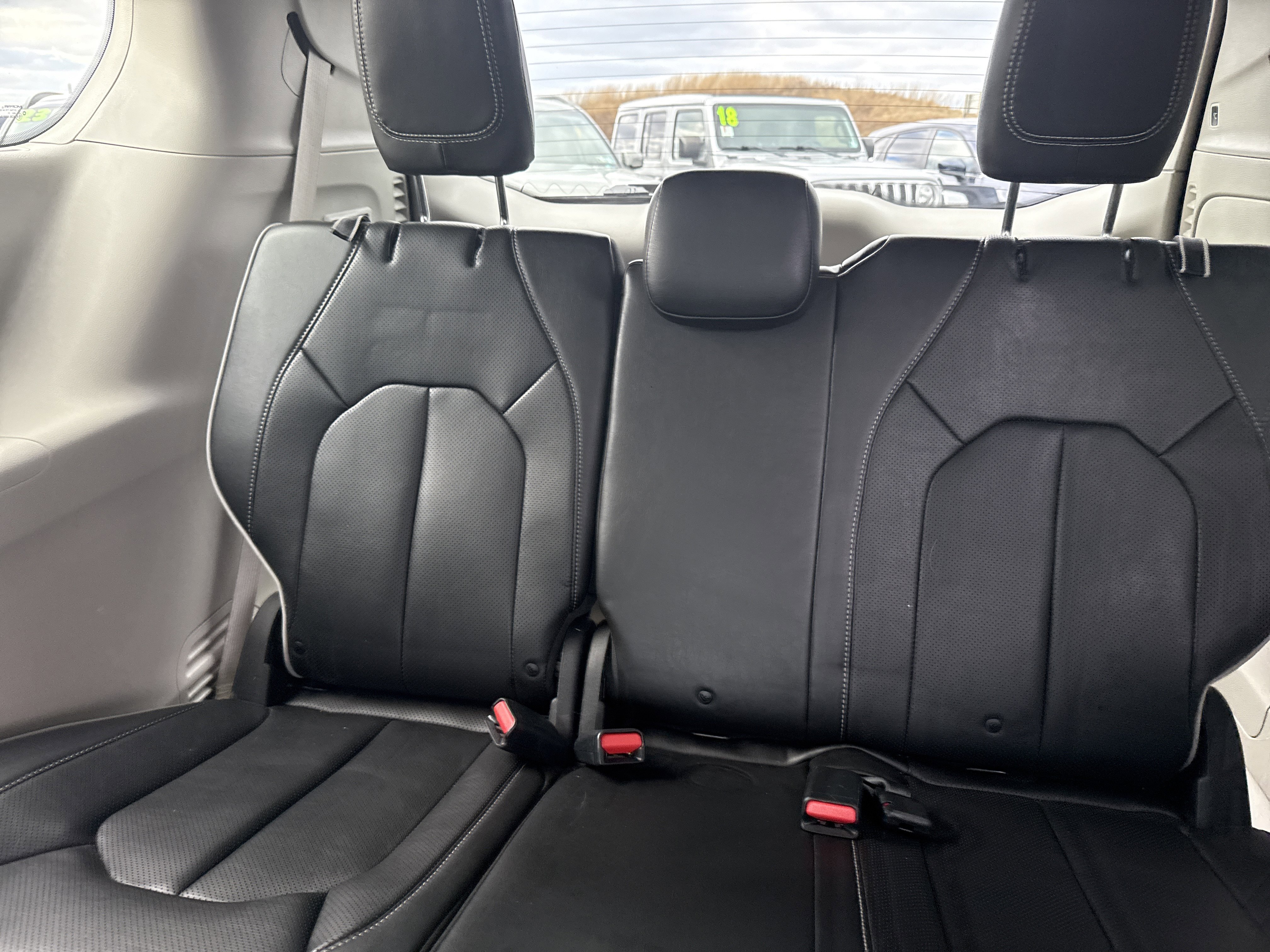 Used 2021 Chrysler Pacifica Limited image 14