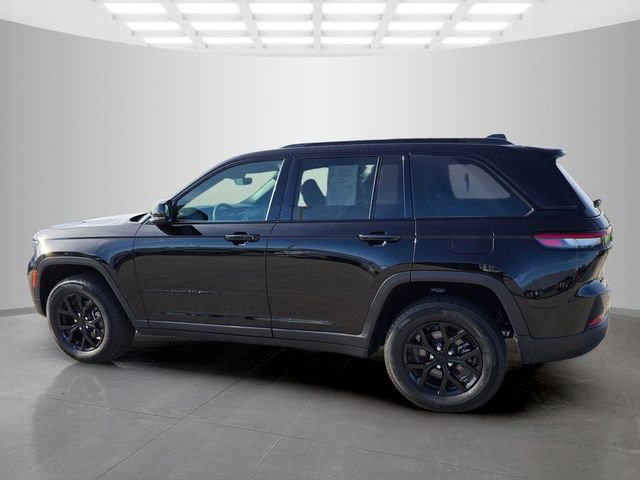 Used 2025 Jeep Grand Cherokee Altitude AWD/4WD image 10