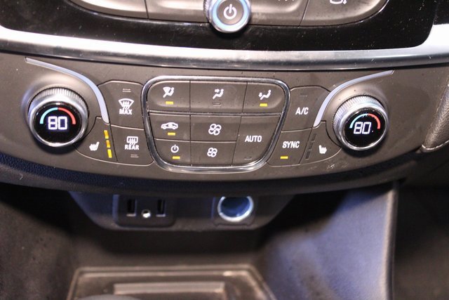 Used 2023 Chevrolet Traverse LT image 28