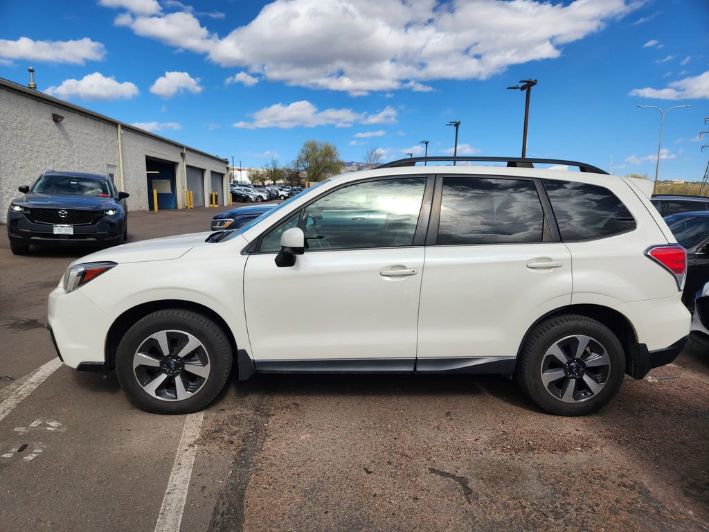 Used 2017 Subaru Forester 2.5i Premium w/ All-Weather Package image 5