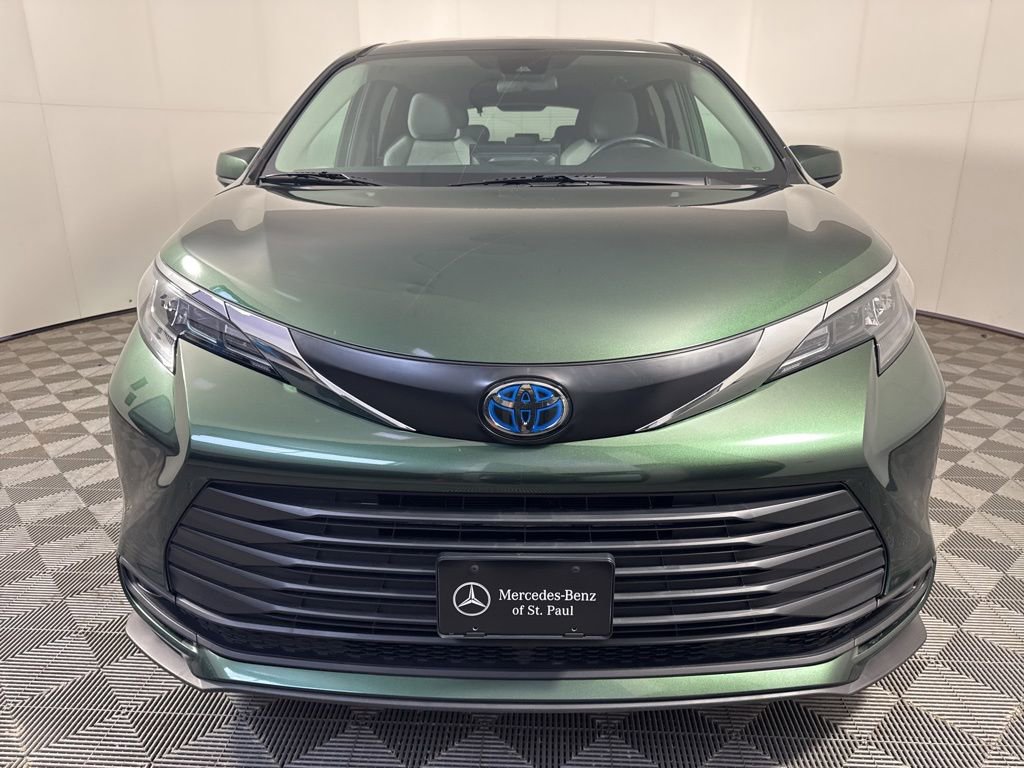 Used 2025 Toyota Sienna LE image 11