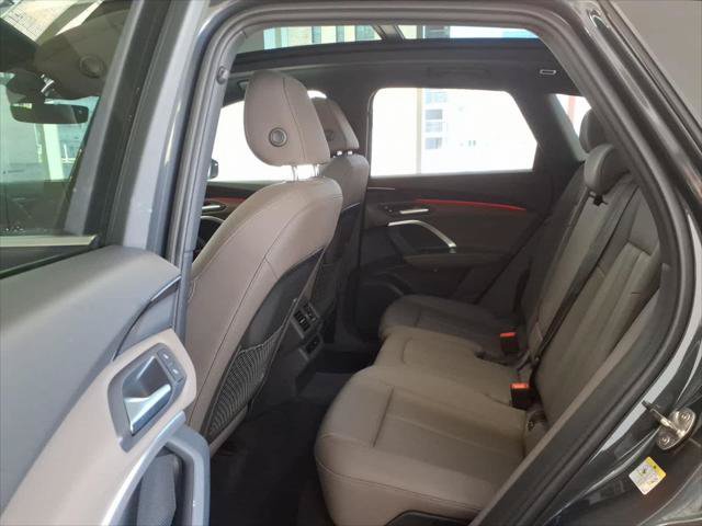 Certified 2025 Audi Q5 Premium w/ Convenience Package AWD/4WD image 12
