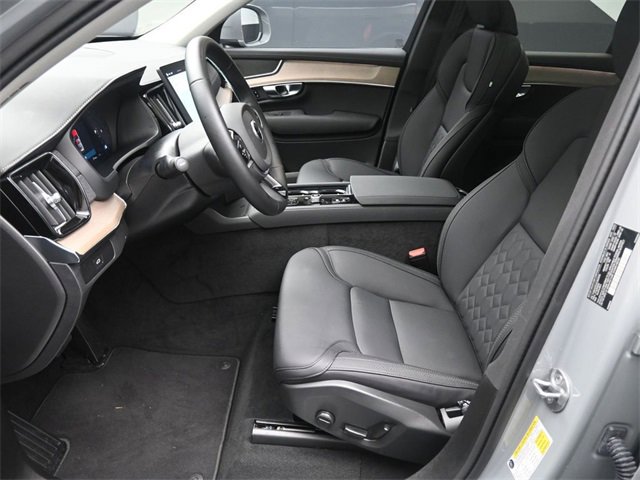 Used 2025 Volvo XC90 B5 Core w/ Protection Package image 18