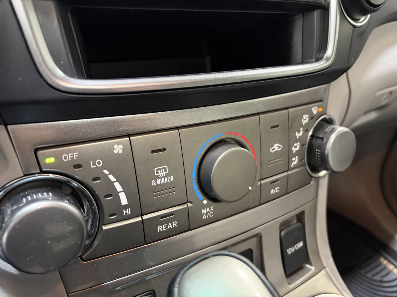 Used 2013 Toyota Highlander 4WD Hybrid image 19