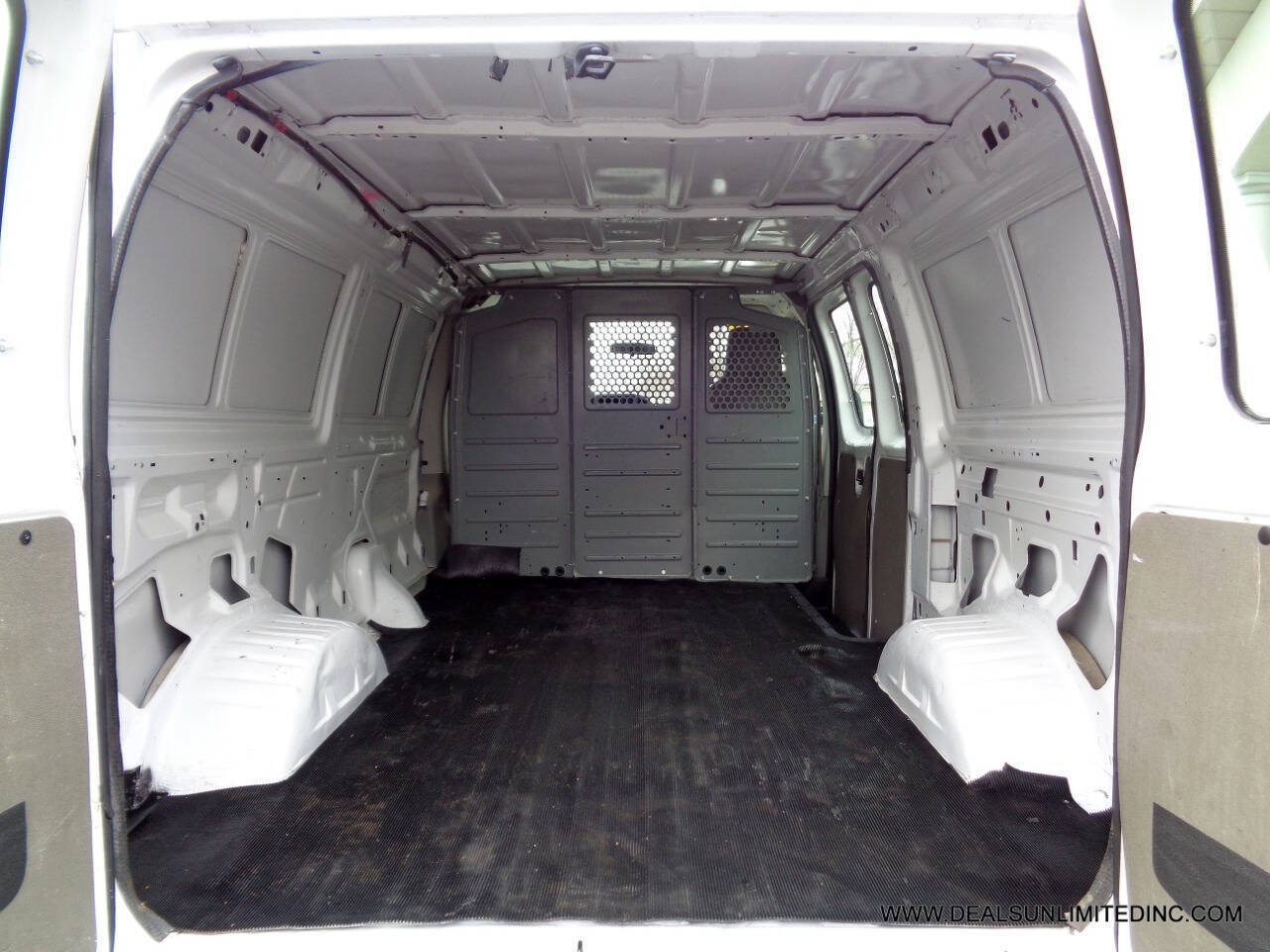 Used 2014 Ford E-250 and Econoline 250 w/ Power Group RWD image 15