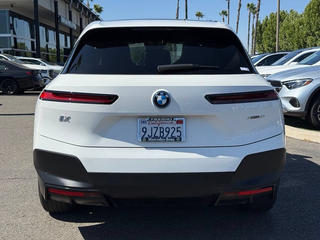 Used 2024 BMW iX xDrive50 AWD/4WD image 17