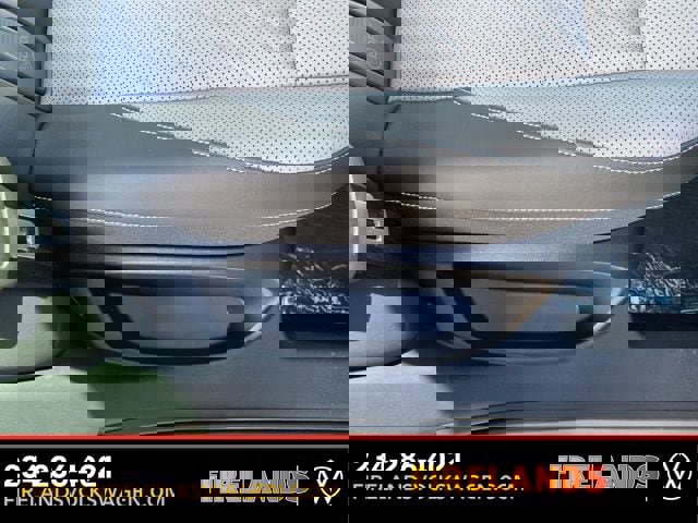 New 2025 Volkswagen Tiguan SE image 53