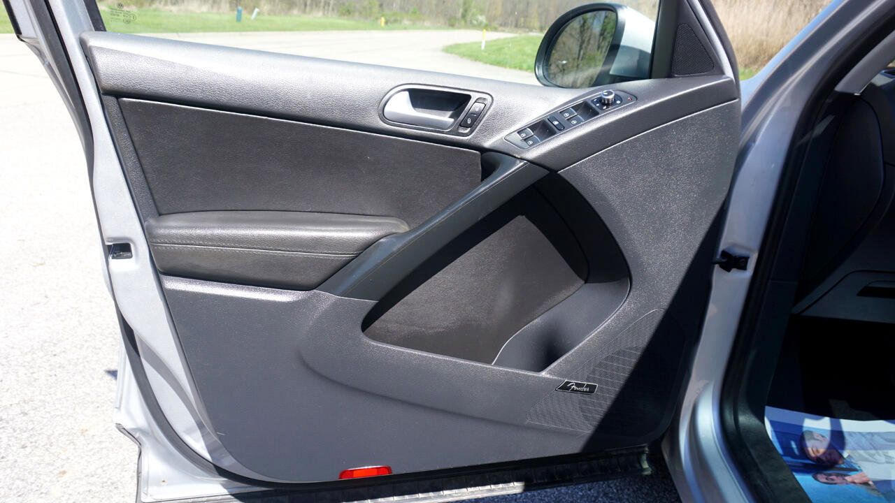 Used 2015 Volkswagen Tiguan SEL image 15