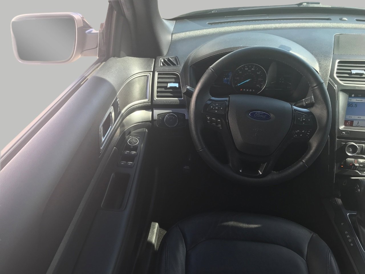 Used 2018 Ford Explorer XLT w/ Equipment Group 202A image 5
