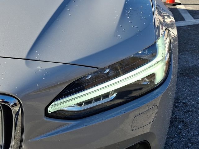 Used 2023 Volvo S90 B6 Plus image 9