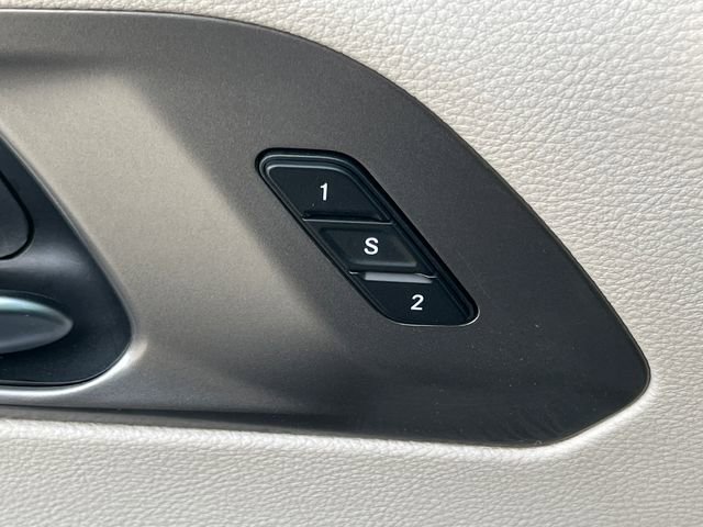 Used 2023 Chrysler Pacifica Touring-L FWD image 17