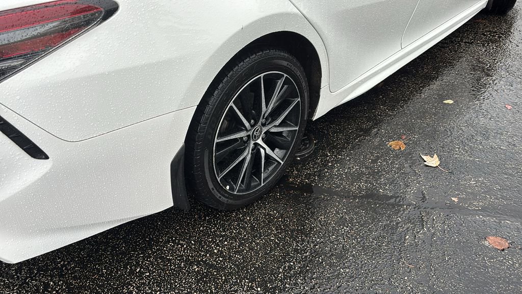 Used 2022 Toyota Camry SE image 8