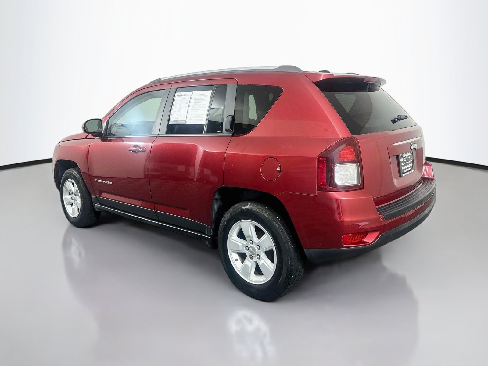 Used 2017 Jeep Compass Latitude FWD image 5