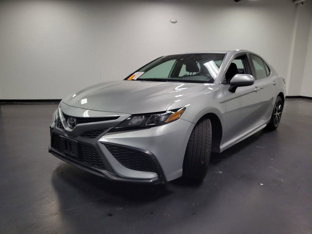Used 2021 Toyota Camry SE FWD image 4