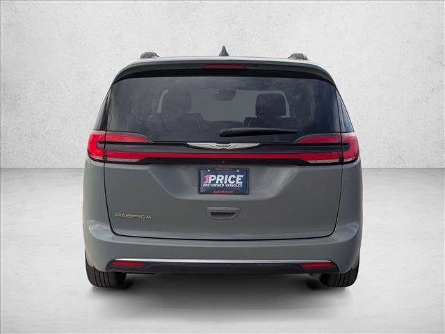 Used 2022 Chrysler Pacifica Touring-L image 7