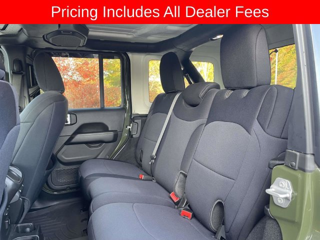 Used 2021 Jeep Wrangler Unlimited Sahara AWD/4WD image 16