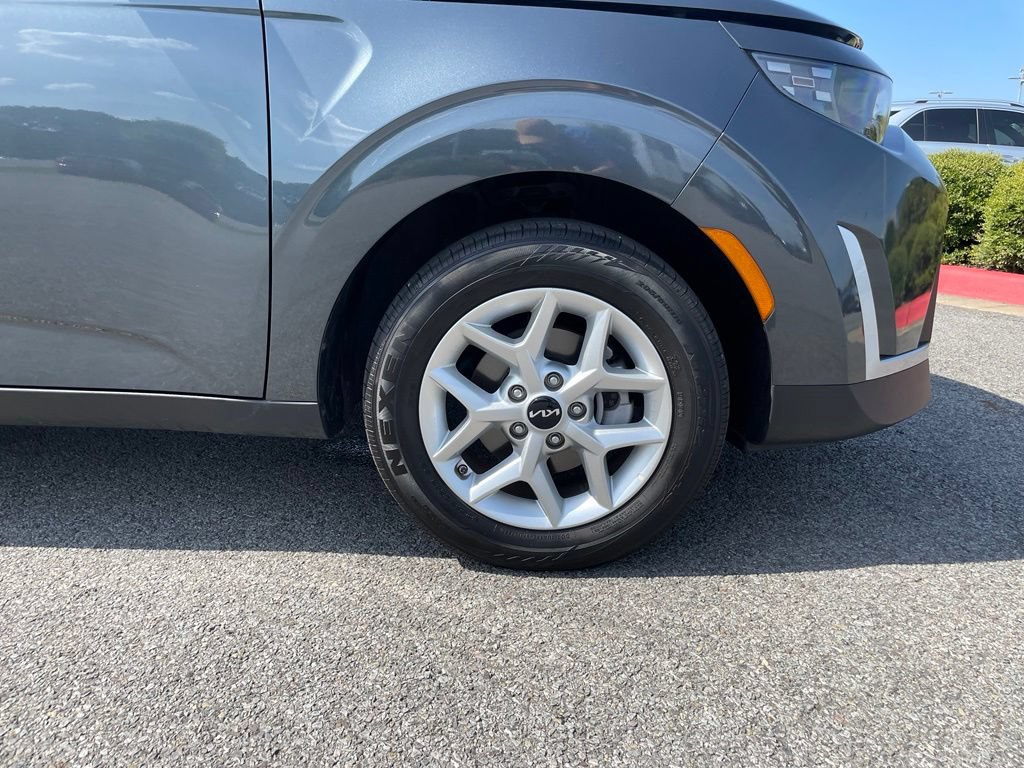 Certified 2025 Kia Soul LX w/ LX Technology Package FWD image 31