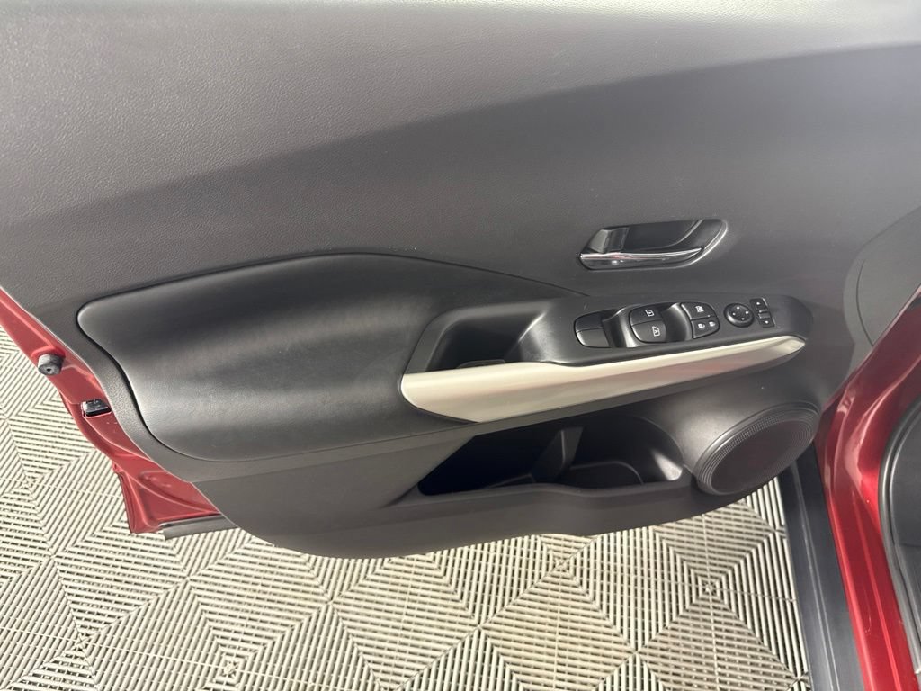 Used 2020 Nissan Kicks SR w/ SR Premium Package FWD image 11