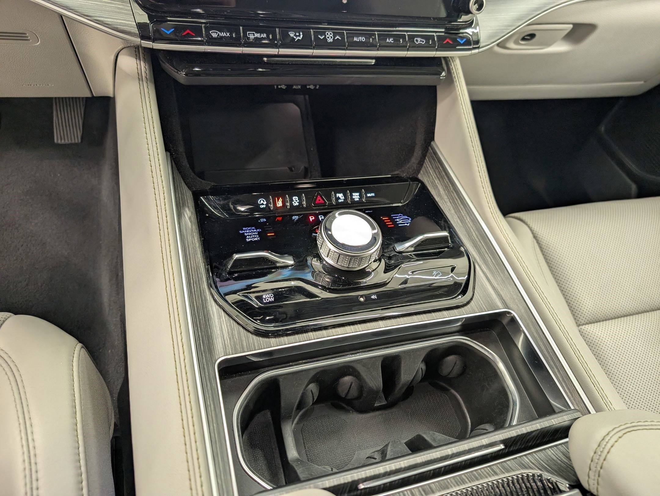 Used 2023 Jeep Wagoneer Series III w/ Preferred Equipment Group image 25