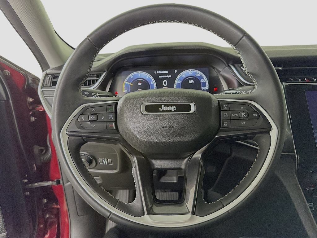 Used 2023 Jeep Grand Cherokee Laredo AWD/4WD image 15