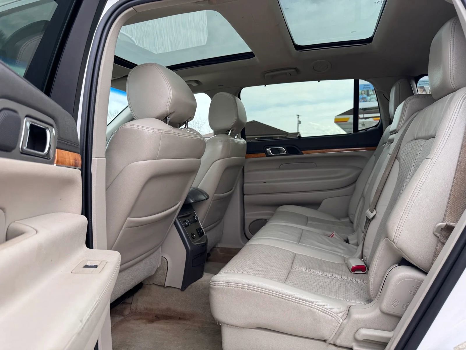 Used 2012 Lincoln MKT AWD image 20