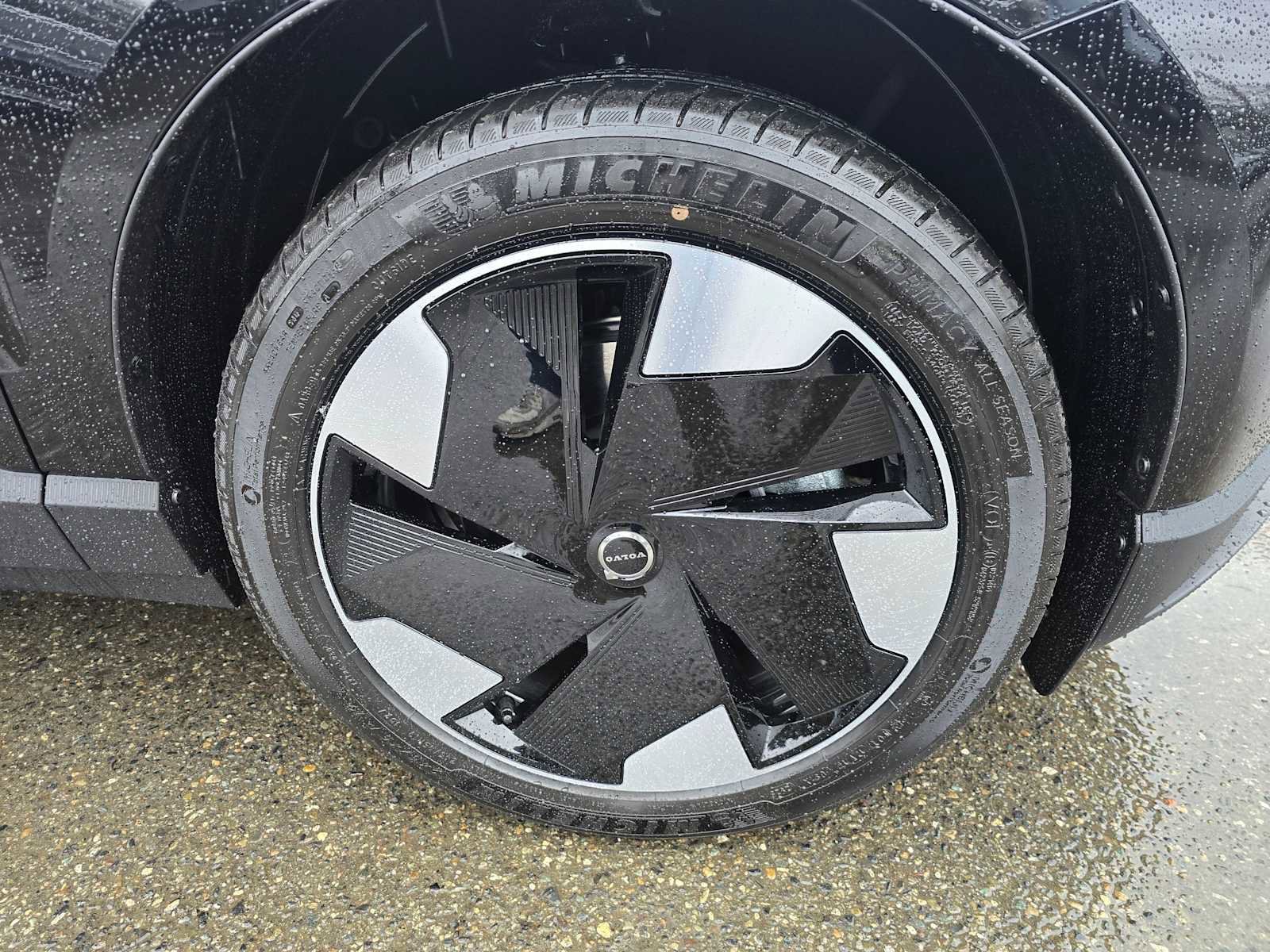 New 2026 Volvo EX30 Plus w/ Protection Package Premier RWD image 9