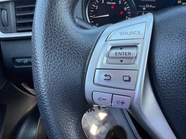Used 2014 Nissan Rogue S FWD image 19
