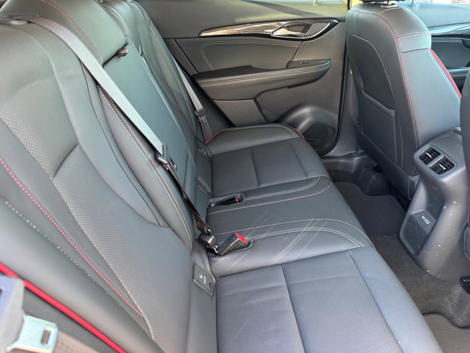 Used 2022 Buick Envision Essence w/ Technology Package II image 13