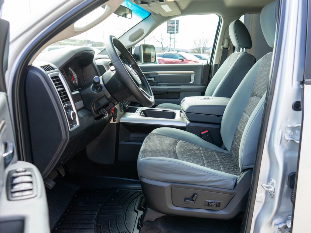 Used 2017 RAM 1500 Classic SLT image 11