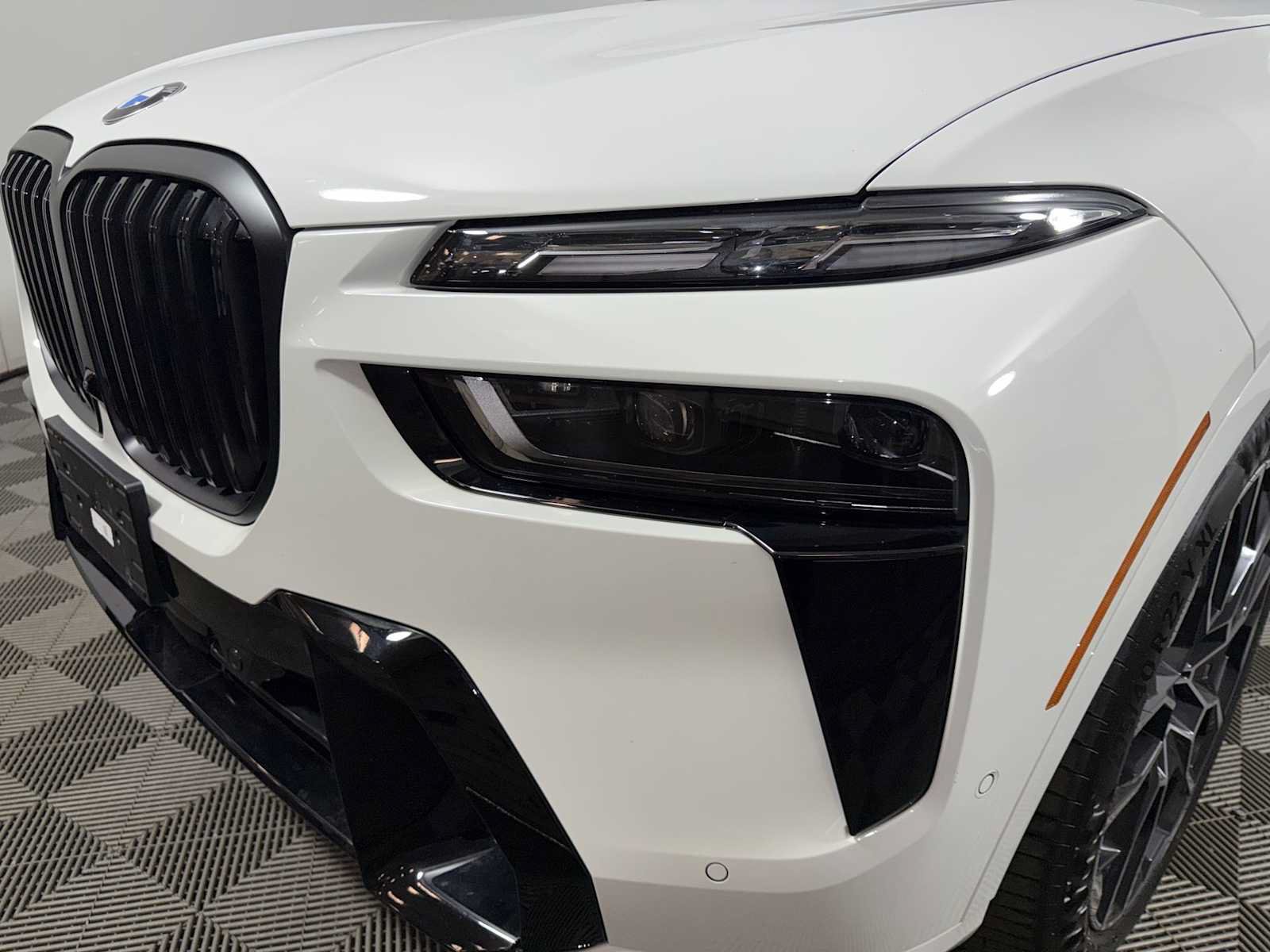 Used 2026 BMW X7 xDrive40i w/ M Sport Package AWD/4WD image 27