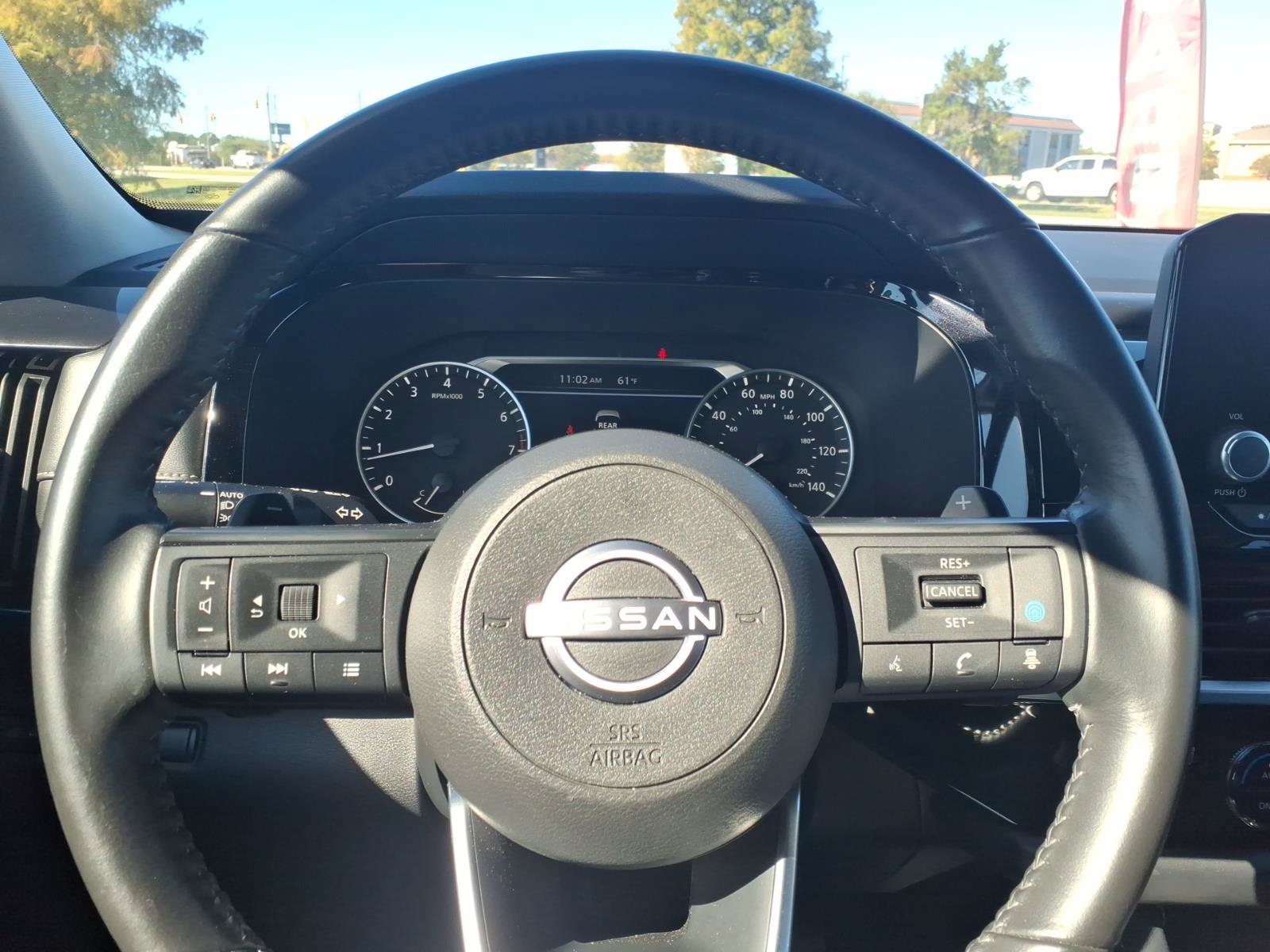 Used 2025 Nissan Pathfinder SV FWD image 30