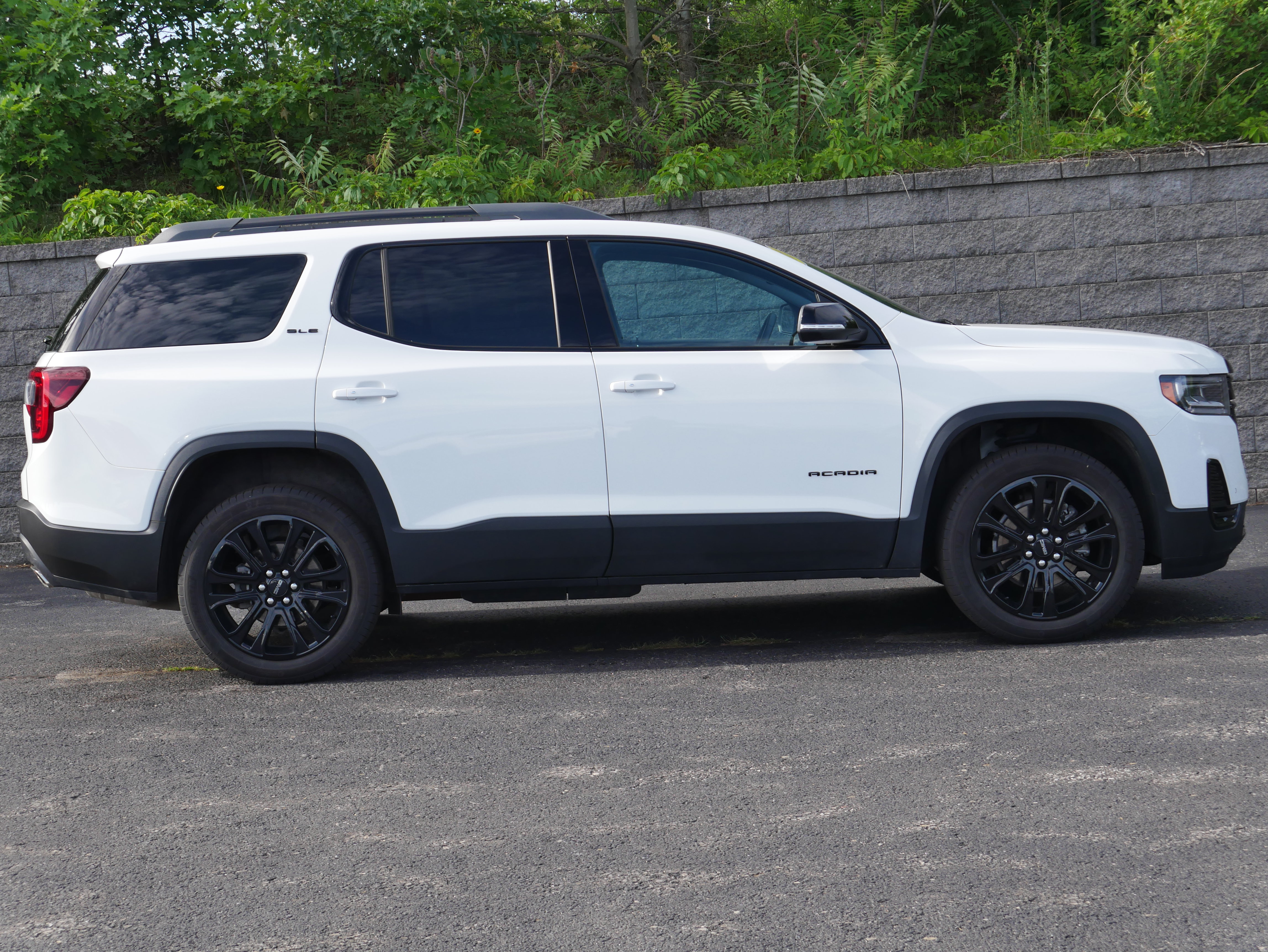 Certified 2023 GMC Acadia SLE w/ Driver Convenience Package AWD/4WD image 10