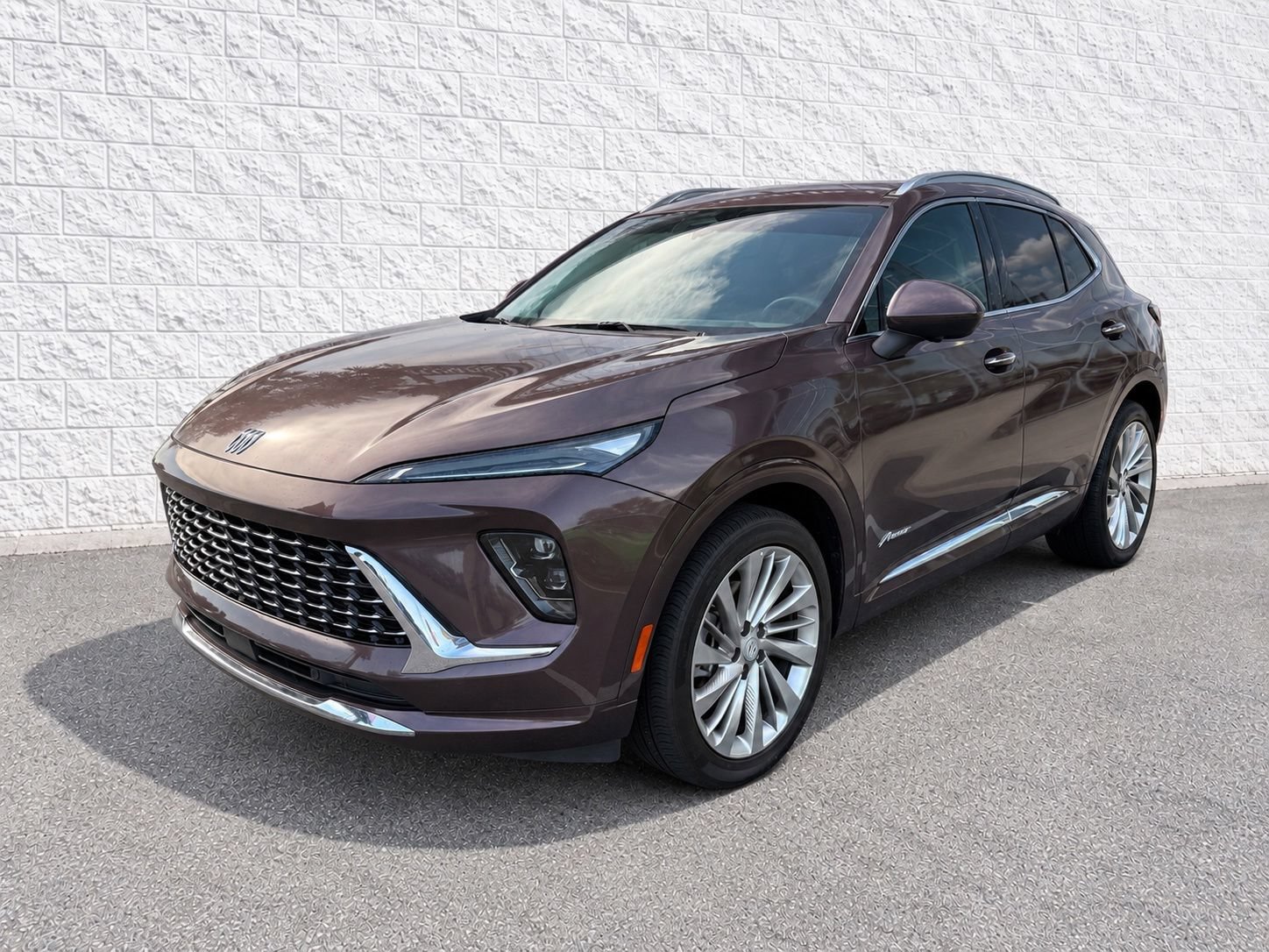 Used 2024 Buick Envision Avenir AWD/4WD image 1