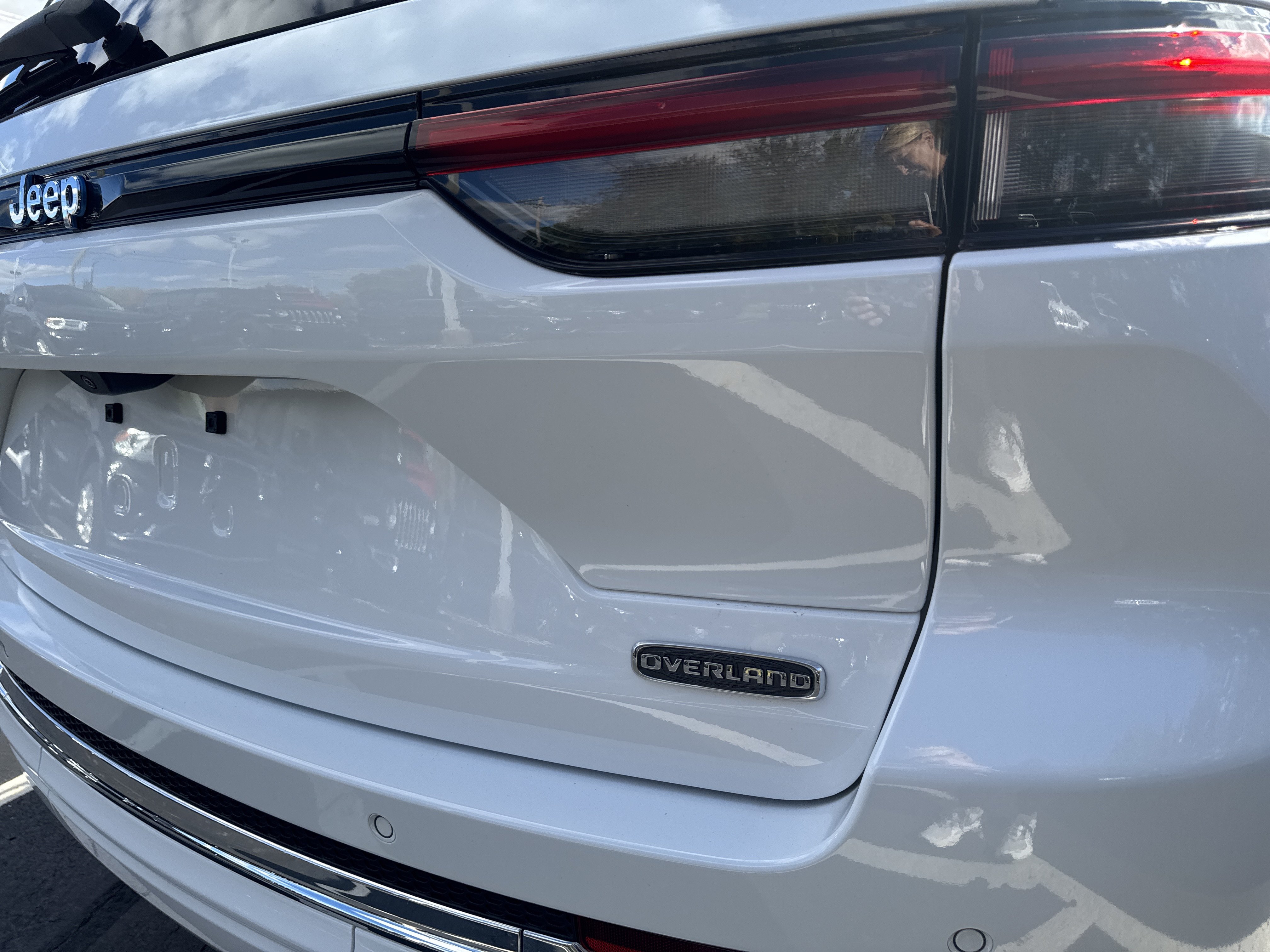 Certified 2023 Jeep Grand Cherokee Overland AWD/4WD image 8
