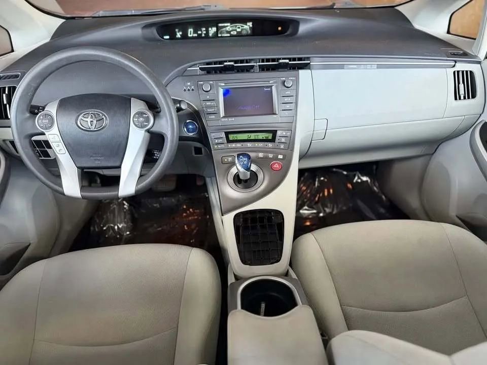 Used 2015 Toyota Prius Three image 16