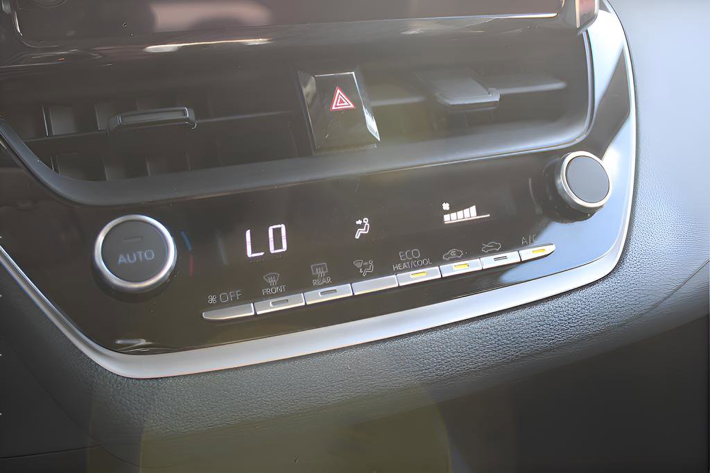 Used 2025 Toyota Corolla LE image 22