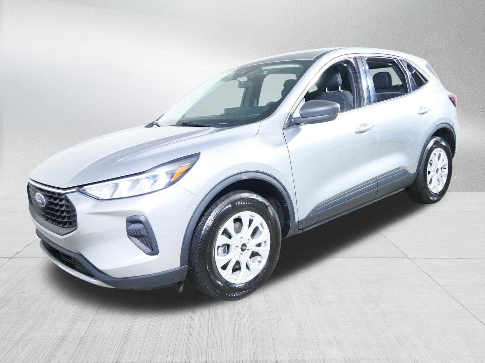 Used 2023 Ford Escape Active w/ Tech Pack #1 AWD/4WD image 3