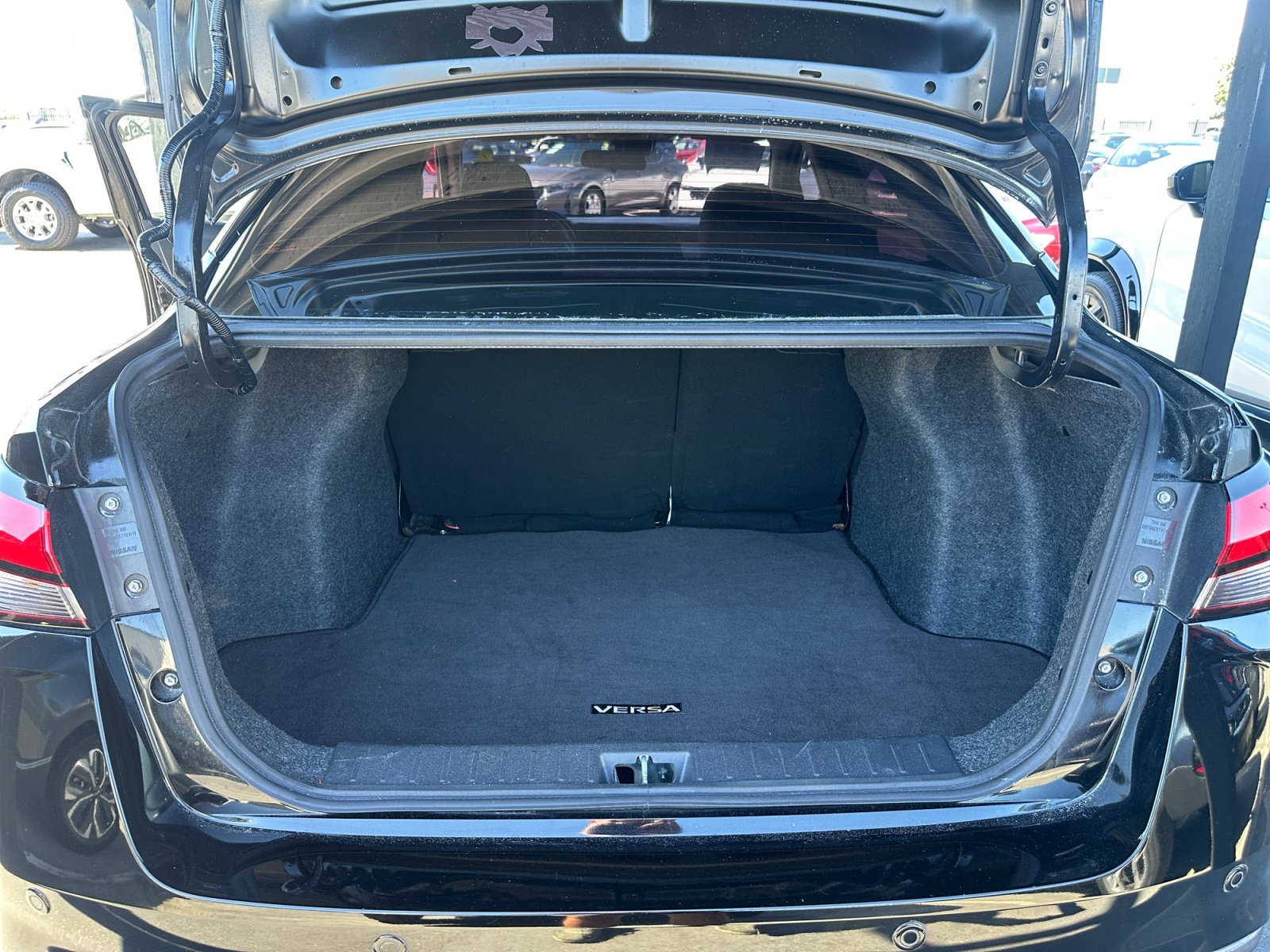 Used 2020 Nissan Versa SV FWD image 23