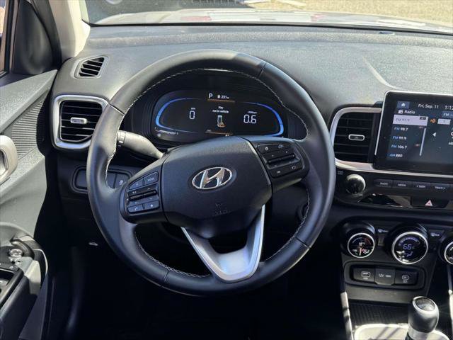 Used 2024 Hyundai Venue SEL FWD image 14