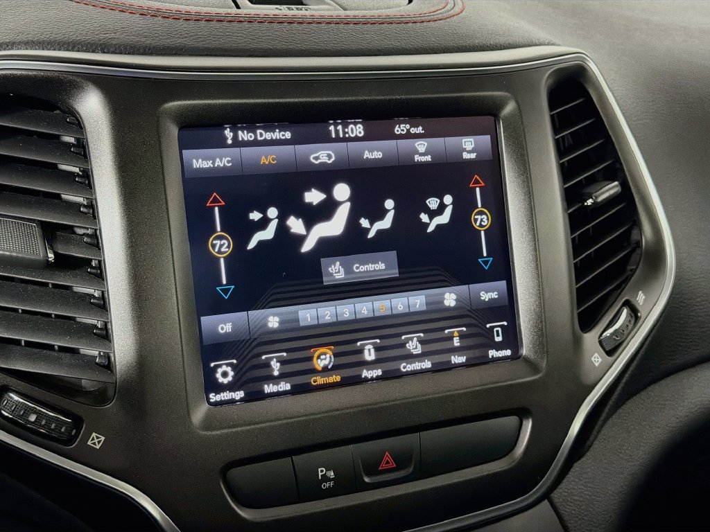 Used 2019 Jeep Cherokee Trailhawk AWD/4WD image 16