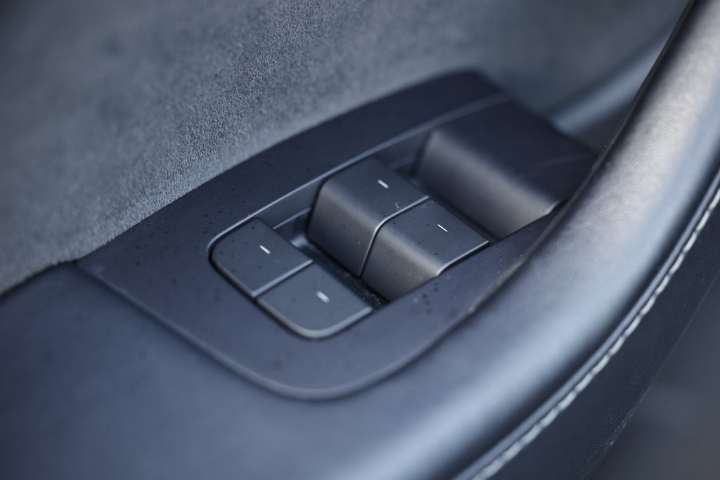 Used 2022 Tesla Model Y Long Range image 18