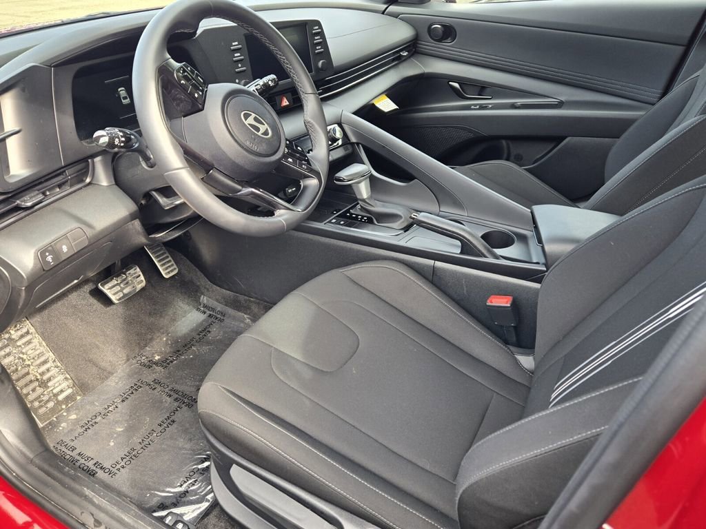 Certified 2025 Hyundai Elantra Sport image 10