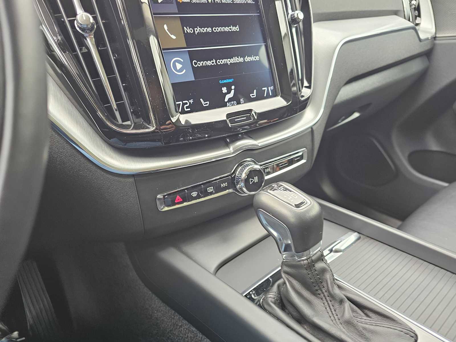 Used 2019 Volvo XC60 T5 Momentum w/ Multimedia Package image 25