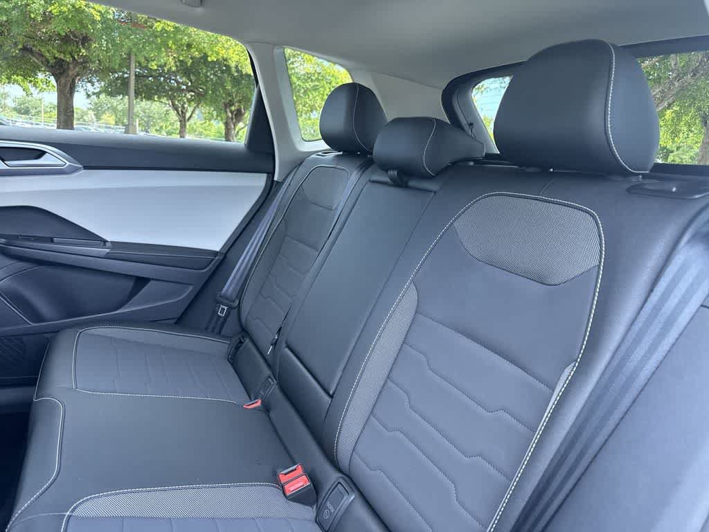 Used 2025 Volkswagen Taos SE FWD image 22