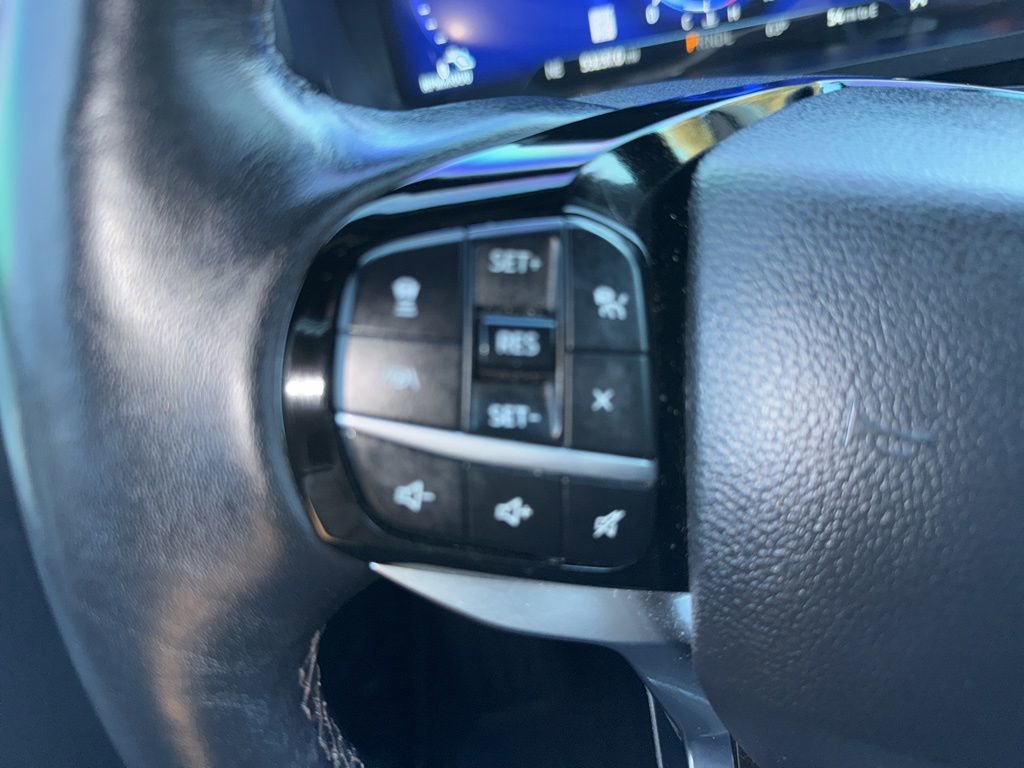 Used 2022 Ford Explorer Platinum w/ Equipment Group 601A AWD/4WD image 18