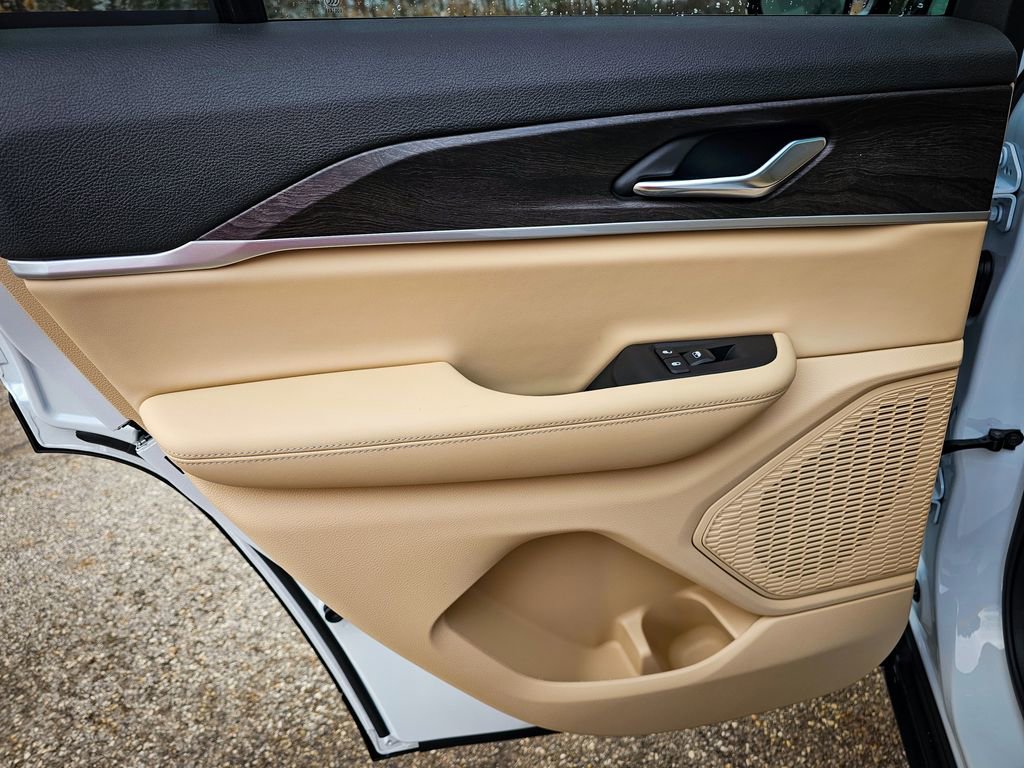 New 2025 Jeep Grand Cherokee Limited image 35