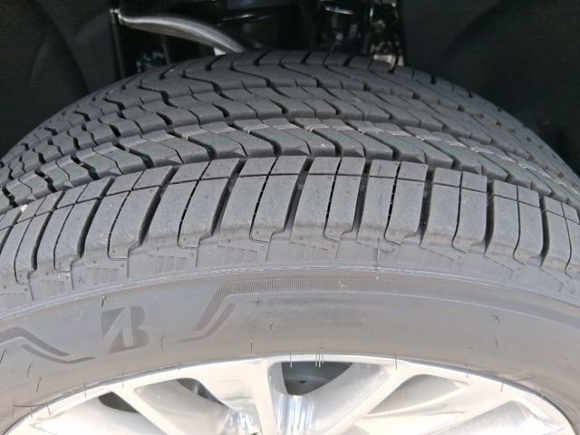New 2026 Cadillac Escalade ESV Luxury w/ LPO, Floor Liner Package RWD image 30