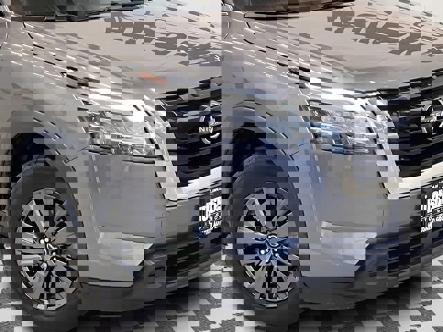 Used 2022 Nissan Pathfinder SV w/ SV Premium Package image 34