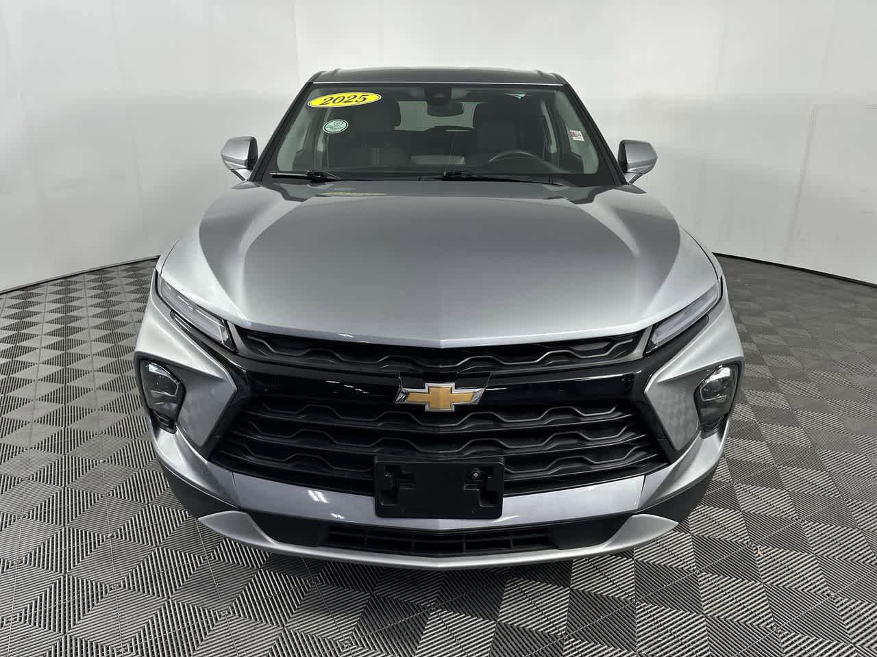 Used 2025 Chevrolet Blazer LT FWD image 3
